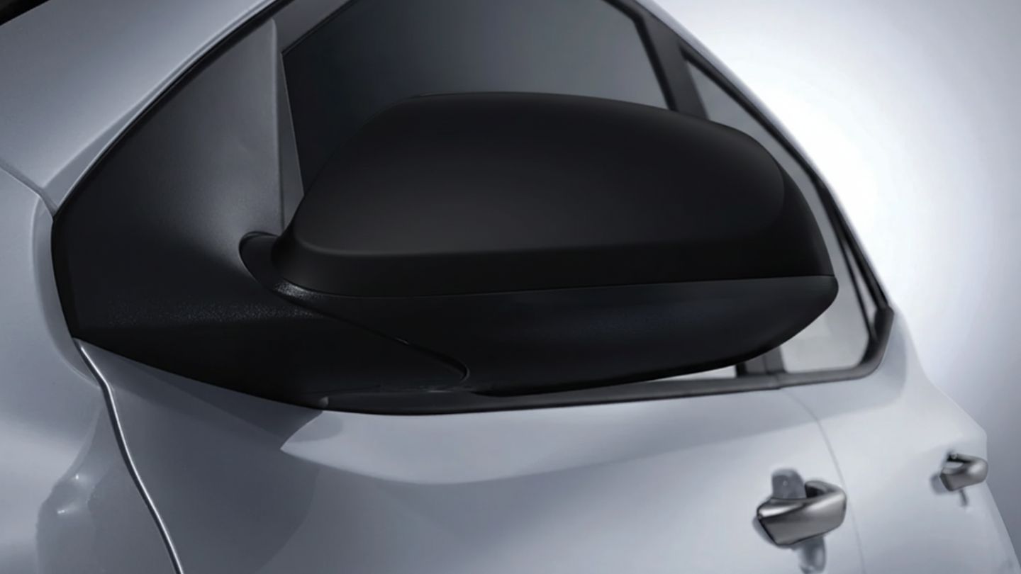 Espejos exteriores en Grand i10 Sedán 2026 color plata