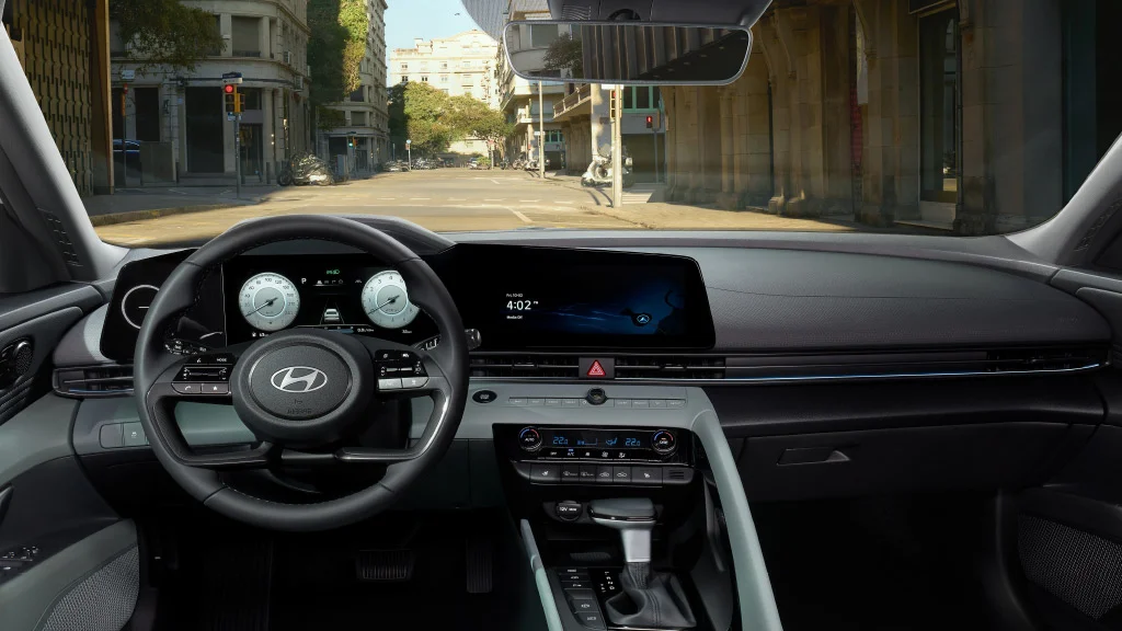 Hyundai Elantra sonido premium