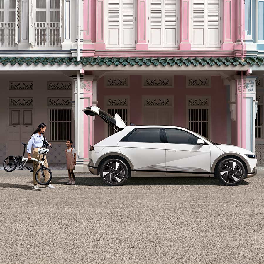 Vive eléctrico y conduce este vehículo equipado con un sistema de baterías de última generación que brinda una autonomía de hasta 546 km.